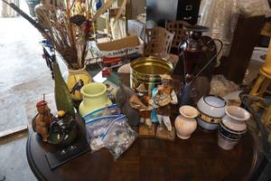 lot 216 image: Assorted Home Dcor -Statues, Vases, Rocks, Bird House