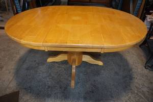 lot 221 image: Wood Oval Kitchen Table with Leaf - 60x42x29