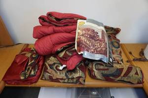 lot 424 image: Queen Comforter Set