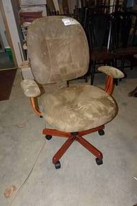 lot 162 image: Micro Fiber Office Chair - 28x27x40 Seat Height 19