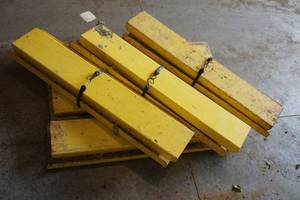 lot 120D image: 6 FootLock Brand Wall Braces