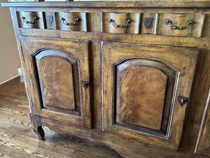lot 10 image: Large Drexel Heritage Console Cabinet