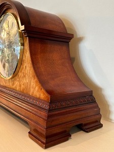 lot 19 image: American Heritage Decorative Mantel Clock
