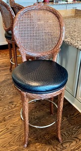 lot 8 image: Three Barstools