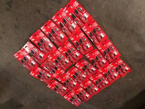 lot 12 image: 24 Pack of Milwaukee FASTBACK 6-in-1 Folding Utility Knives and FASTBACK Compact Folding Utility Knife with General Purpose Blades (2-Pack)   Customer Returns See Pictures