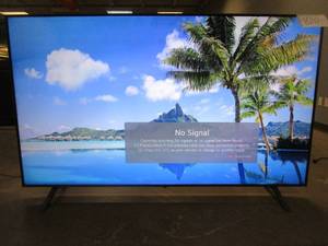 lot 800 image: LG 75 Class 4K UHD 2160P webOS Smart TV - 75UQ7070ZUD (MULTIPLE SPOTS TOP OF CENTER)