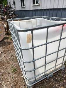 lot 47 image: Plastic Tote