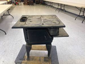 lot 15 image: Vintage Wood Stove