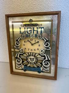 lot 23 image: Schlitz Light Beer Mirror Clock