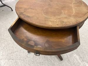 lot 26 image: Antique Parlor Table with Drawer