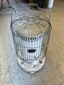 lot 55 image: Dyna-Glo Kerosene Heater