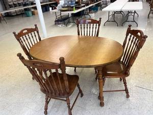 lot 73 image: Table & 4 Chairs