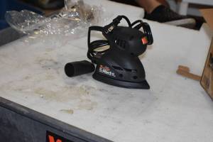 lot 18 image: Palm Sander