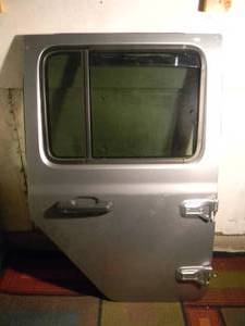 lot 7 image: 2021 JEEP WRANGLER UNLIMITED REAR PASSENGER DOOR WITH MIRROR, WINDOW GLASS, ELECTRIC WINDOW, INTERIOR DOOR PANEL - VERY NICE CONDITION - NO RESERVE - SEE PICTURES
