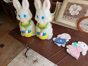 All Easter Decor on the Table