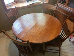 Dining Room Table, 4 Chairs, 1 Leaf