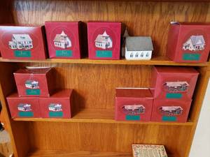Sarahs Plain and Tall Christmas Decor Pieces
