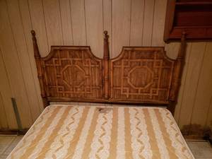 Plastic Feeling Headboard