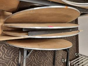 lot 104 image: Howe Banquet Tables