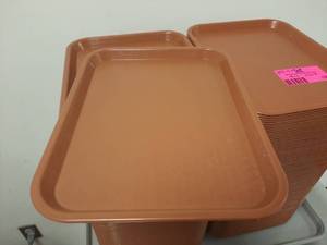 lot 109 image: Sysco and Cambro Fast-Food trays
