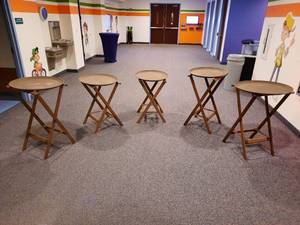 lot 129 image: Cambro Trays and Wood Stands