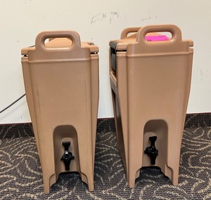 lot 74 image: Cambro 5 14 gal. Beverage Carrier