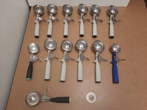 lot 196 image: Ice Cream Scoops