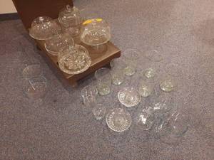 lot 224 image: Glassware