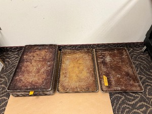 lot 212 image: Baking Sheets