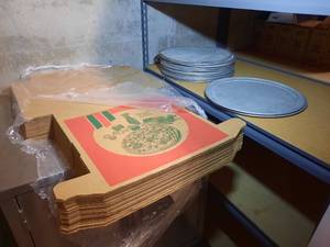 lot 176 image: Lot of Pizza Boxes and Pans