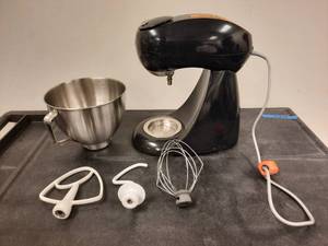 lot 209 image: Hamilton Beach Eclectrics Stand Mixer