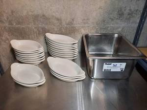 lot 47 image: Hall Au Gratin Dishes