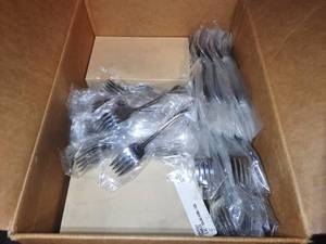 lot 199 image: New Oneida Banquet SaladDessert Forks