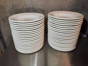 lot 183 image: Buffalo Restaurant Ware China Bowls