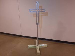 lot 178 image: Freestanding Aluminum Cross