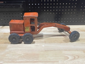 lot 2 image: Vintage Toy Road Grader