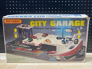 lot 7 image: Vintage Matchbox City Garage
