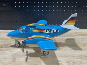 lot 10 image: Vintage Tonka Hand Commander Toy Airplane