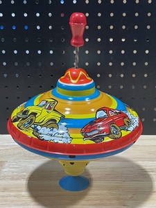lot 17 image: Vintage 1960s Toy Tin Top