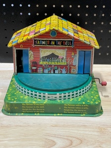 lot 22 image: Vintage Tin Farmer in the Dell