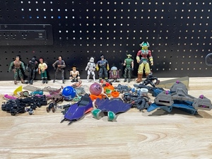 lot 30 image: Assorted Toys