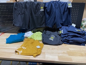 lot 42 image: New Womans Apparel