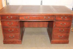 lot 2 image: Large Luxury Ledger Desk Multi Compartment - 71.5 x 36 x 31 - See Pictures
