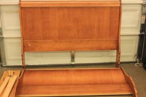 lot 4 image: Queen Size Wooden Headboard and Bedframe - See Pictures