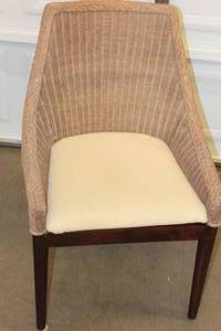 lot 20 image: Wicker Deck Chair