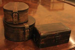 lot 26 image: 3ct Rustic Curio Box