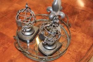 lot 27 image: 4ct Rustic Decorative Glass Tray with Curios - See Pictures