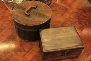 lot 34 image: Rustic Decorative Curio Box w Hat Box