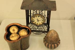 lot 35 image: 3ct Rustic Curios - See Pictures