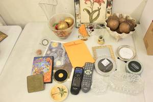 lot 43 image: Miscellaneous Box - See Pictures